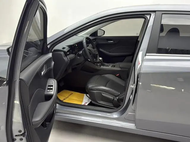 Roewe Roewe i5 1.5L CVT Premium Edition