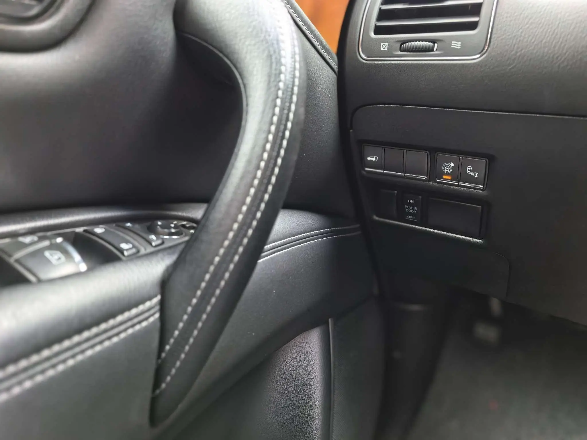 Infiniti Infiniti QX80 5.6L 4WD