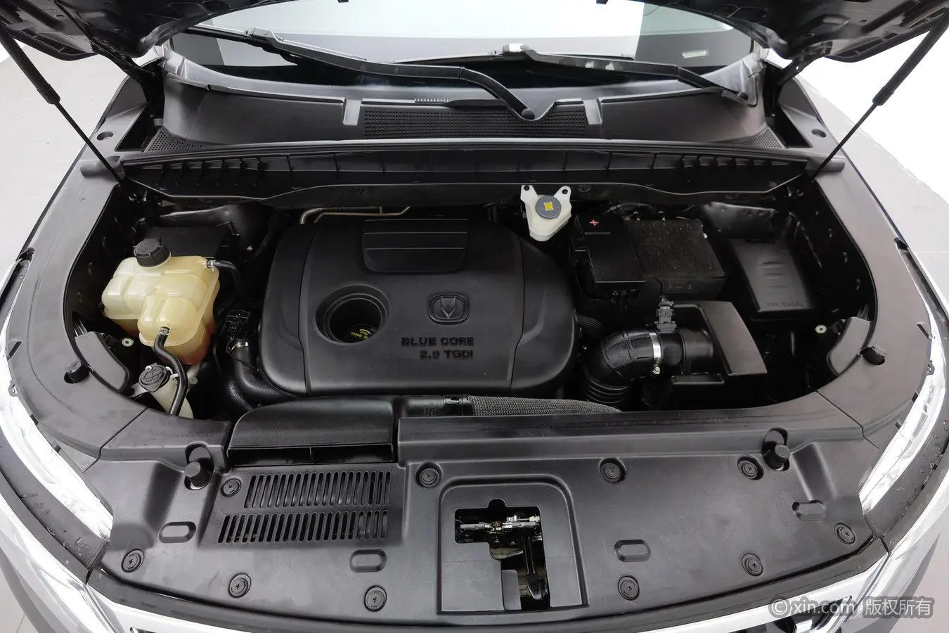 Changan Changan CS95 2.0T two-wheel drive Zhiyuan version