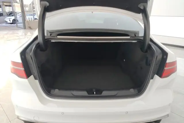 Jaguar Jaguar XEL 2.0T 250PS S aggressive and elegant version