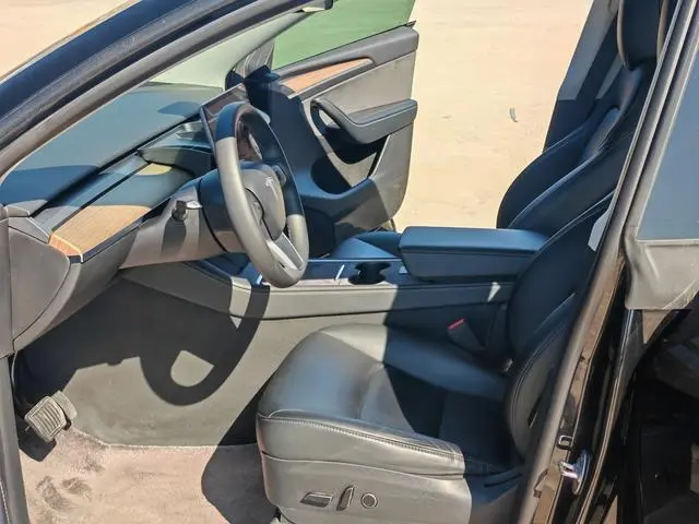 Tesla Model Y Facelift, long battery life, all-wheel drive version