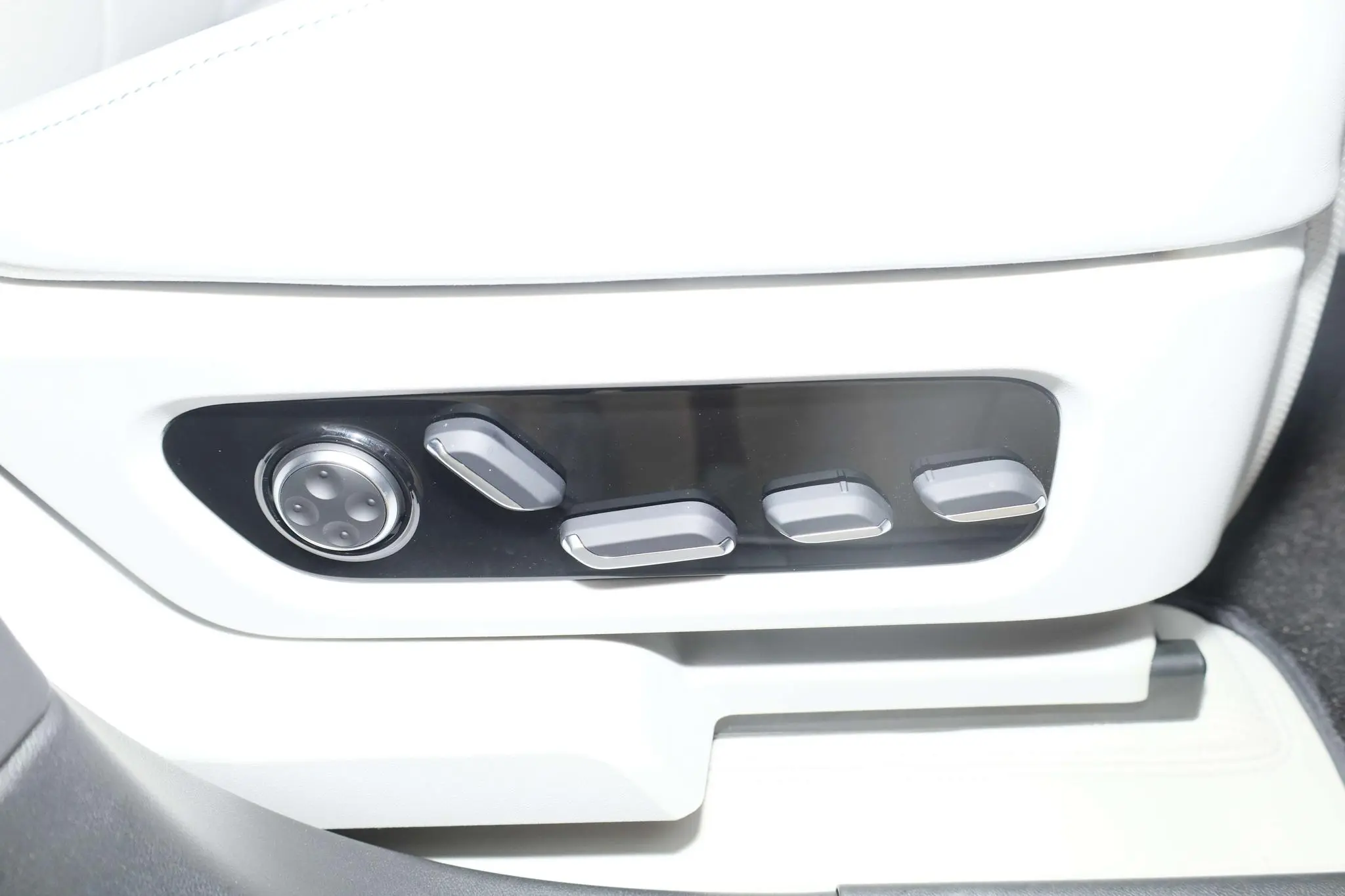 AITO Ask the world M9 Extended range Ultra six-seater version