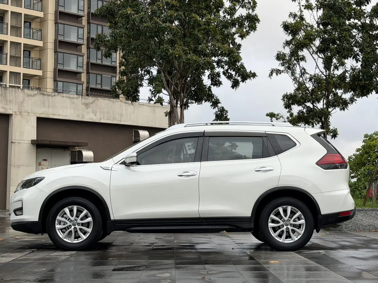 Nissan Qijun 2.0L CVT Zhilian seven-seater Comfort Edition 2WD