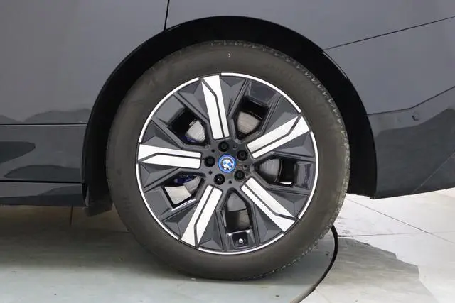 BMW BMW iX xDrive40