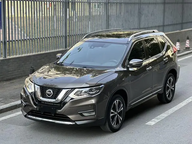 Nissan Qijun 2.5 L XL ITS CVT 4WD Luxury Pilot Edition