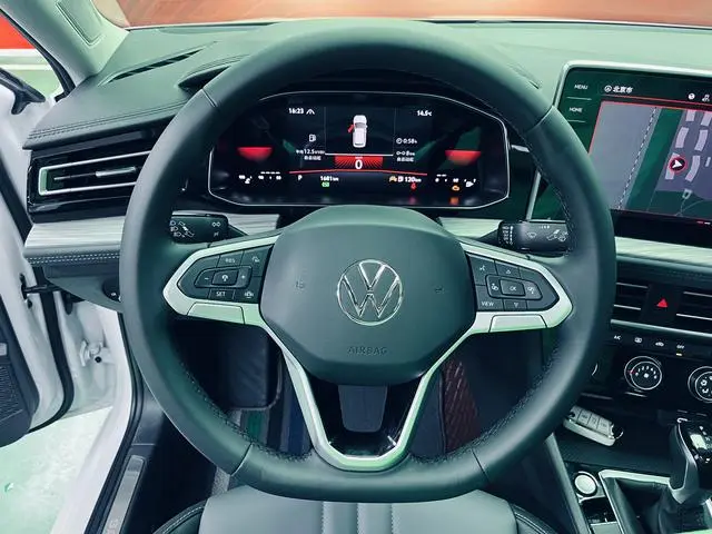 Volkswagen Sagitar Facelift Two 300TSI DSG Beyond Edition