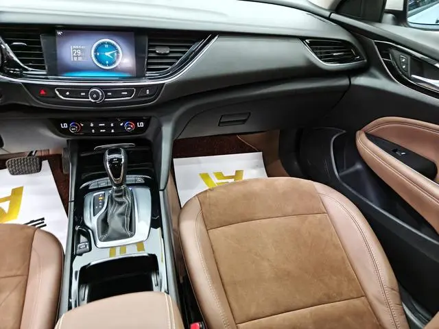 Buick Regal 20T Elite Country VI