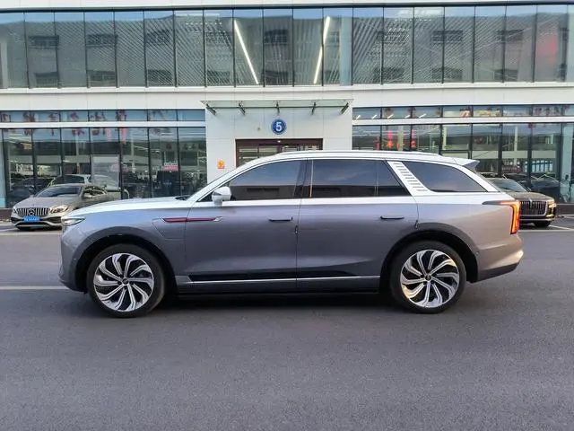 Hongqi Hongqi E-HS9 660km flag collar version four seats