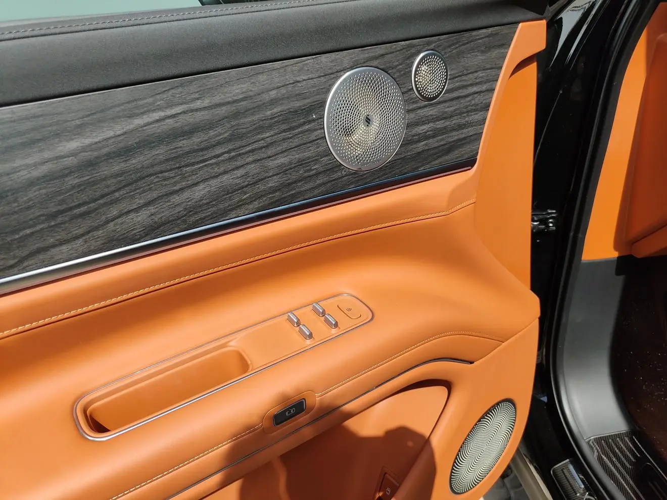 AITO Ask the world M9 Extended range Ultra six-seater version