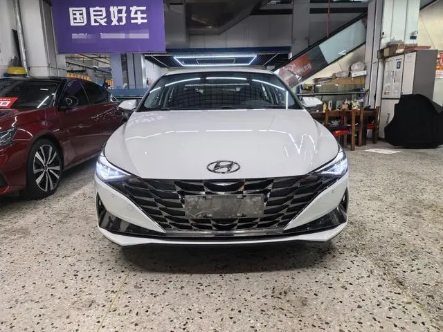 Hyundai Elantra 1.5L CVT LUX Premium Edition