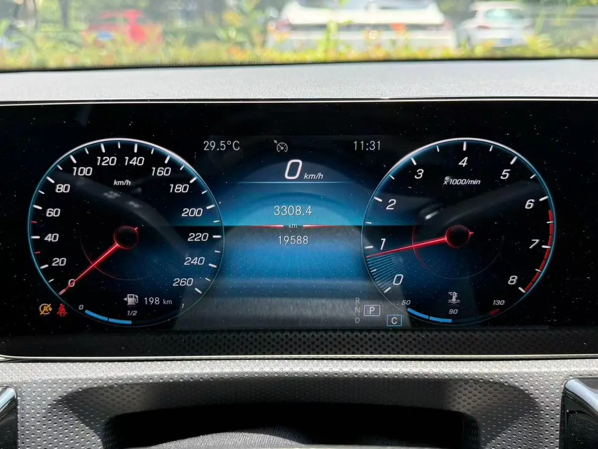 Mercedes-Benz Mercedes-Benz A-class A 200 L sports sedan fashion Version