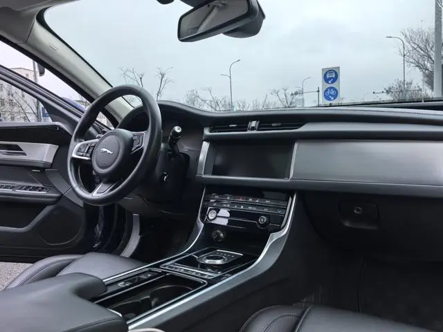 Jaguar Jaguar XFL 2.0T P200 two-wheel drive Elite Edition