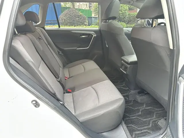 TOYOTA RAV4 Rongfang 2.0L CVT two-wheel drive fashion version
