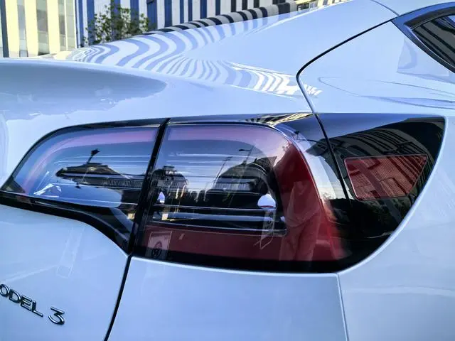 Tesla Model 3 Upgraded version of standard battery life rear drive