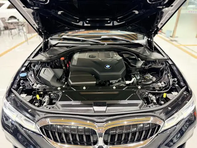 BMW BMW 3 Series Facelift 325Li M sports suit