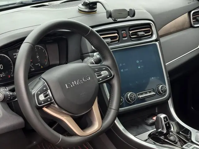 LYNK & CO Lynk 01 2.0T two-wheel drive Pro version