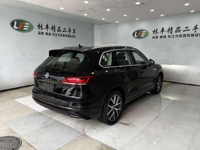 Volkswagen Touareg 3.0 TSI Sharp Front Version Country V