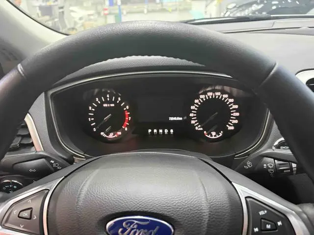 Ford Mondeo EcoBoost 200 fashion type