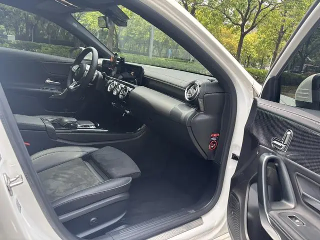Mercedes-Benz Mercedes-Benz A-class A 200 L sports sedan