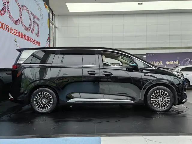 Denza Denza D9 DM Smart driving version 1020 four-wheel drive flagship model