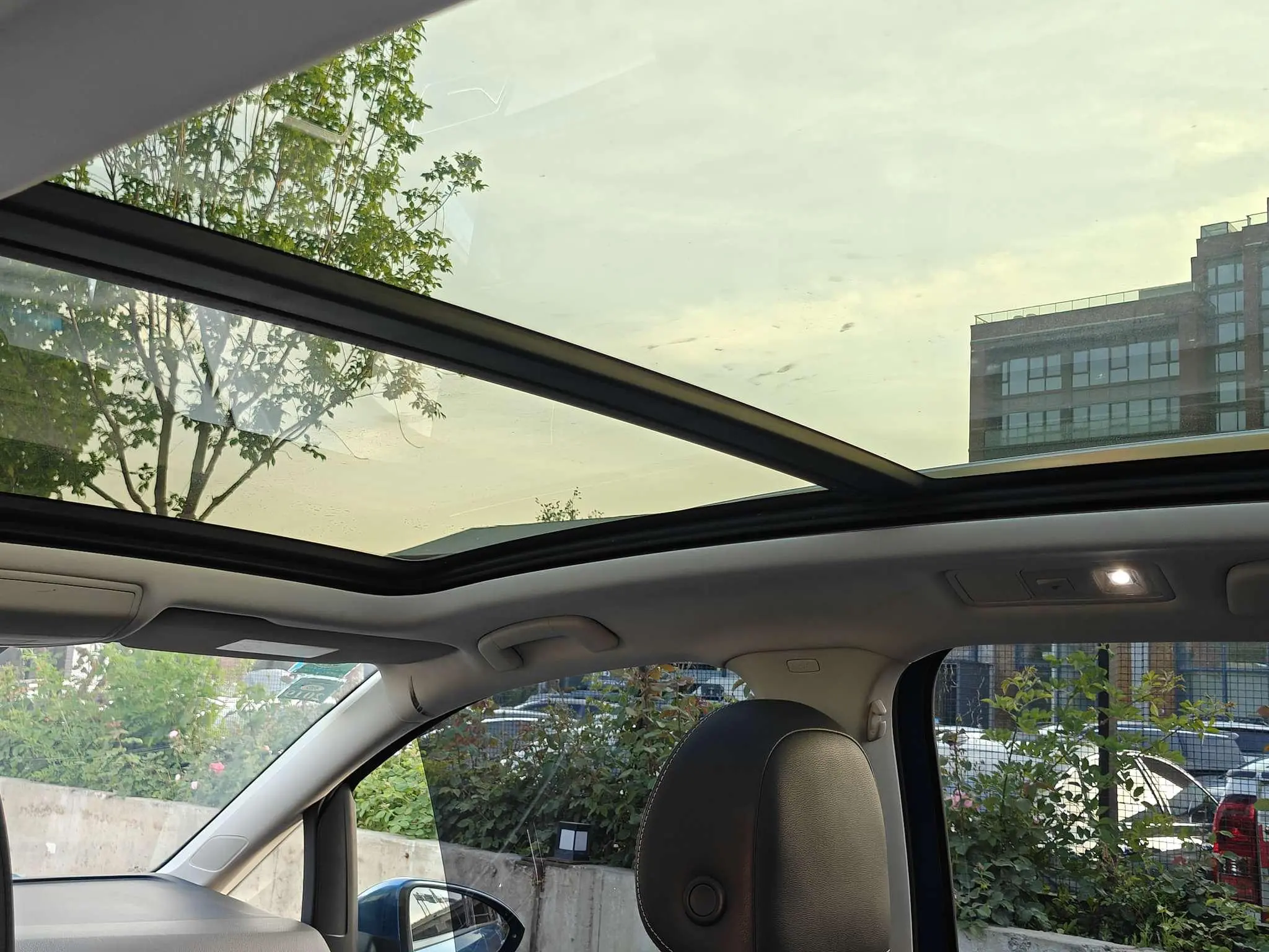 Volkswagen Touran L 280TSI Automatic Shuya Version