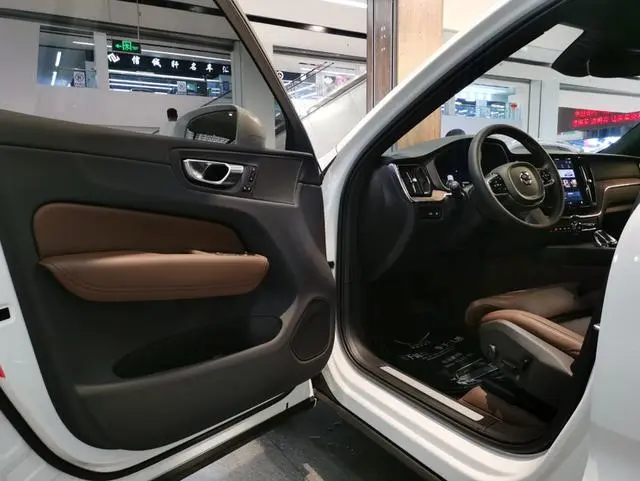 Volvo Volvo XC60 PHEV T8 four-wheel drive long battery life Zhiyuan Deluxe Edition