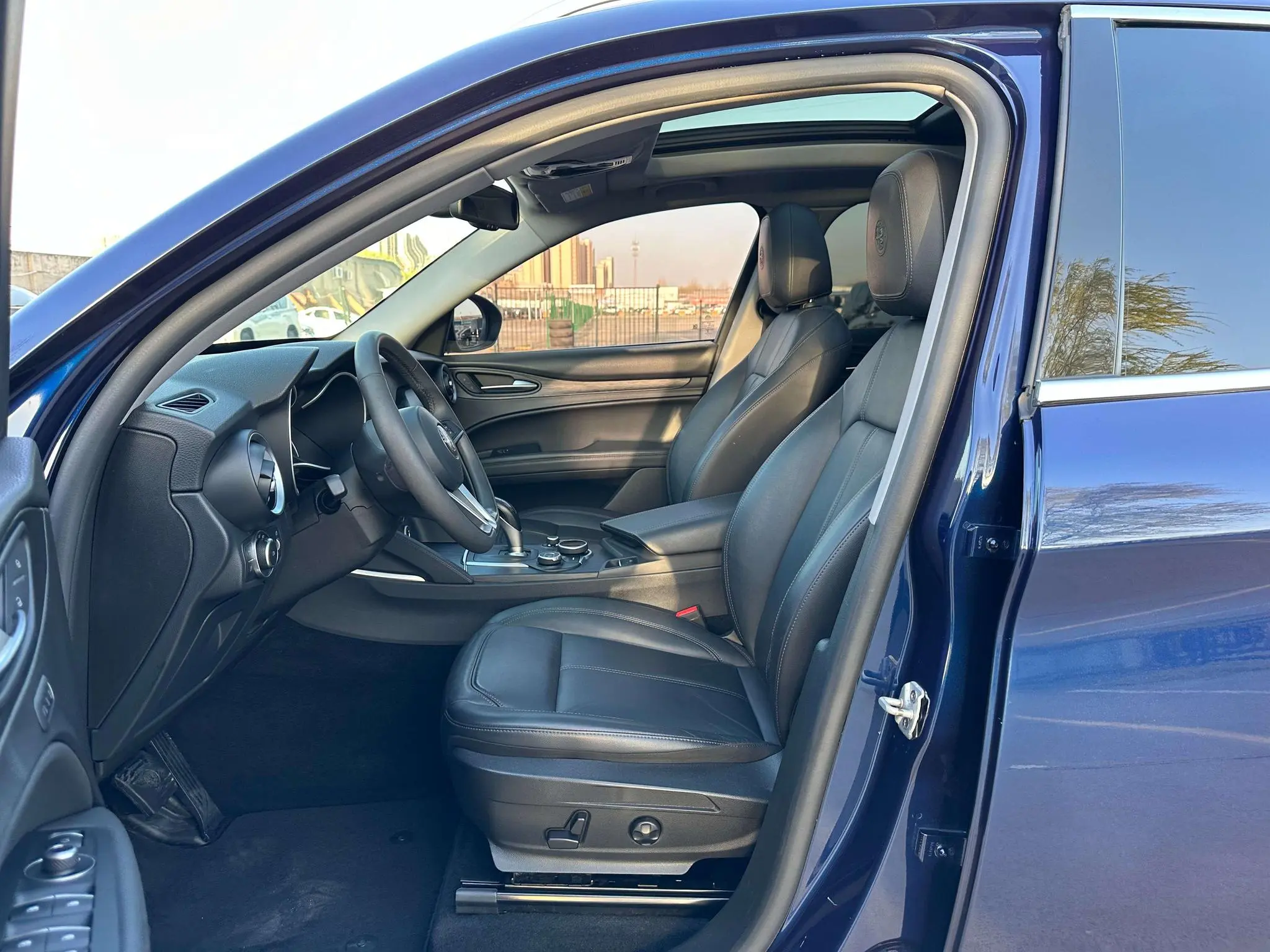 Alfa Romeo Stelvio 2.0T 200HP Deluxe Edition