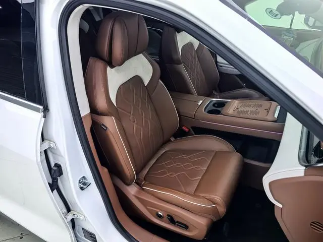 VOYAH Lan Tu FREE Ultra-long battery life smart driving version