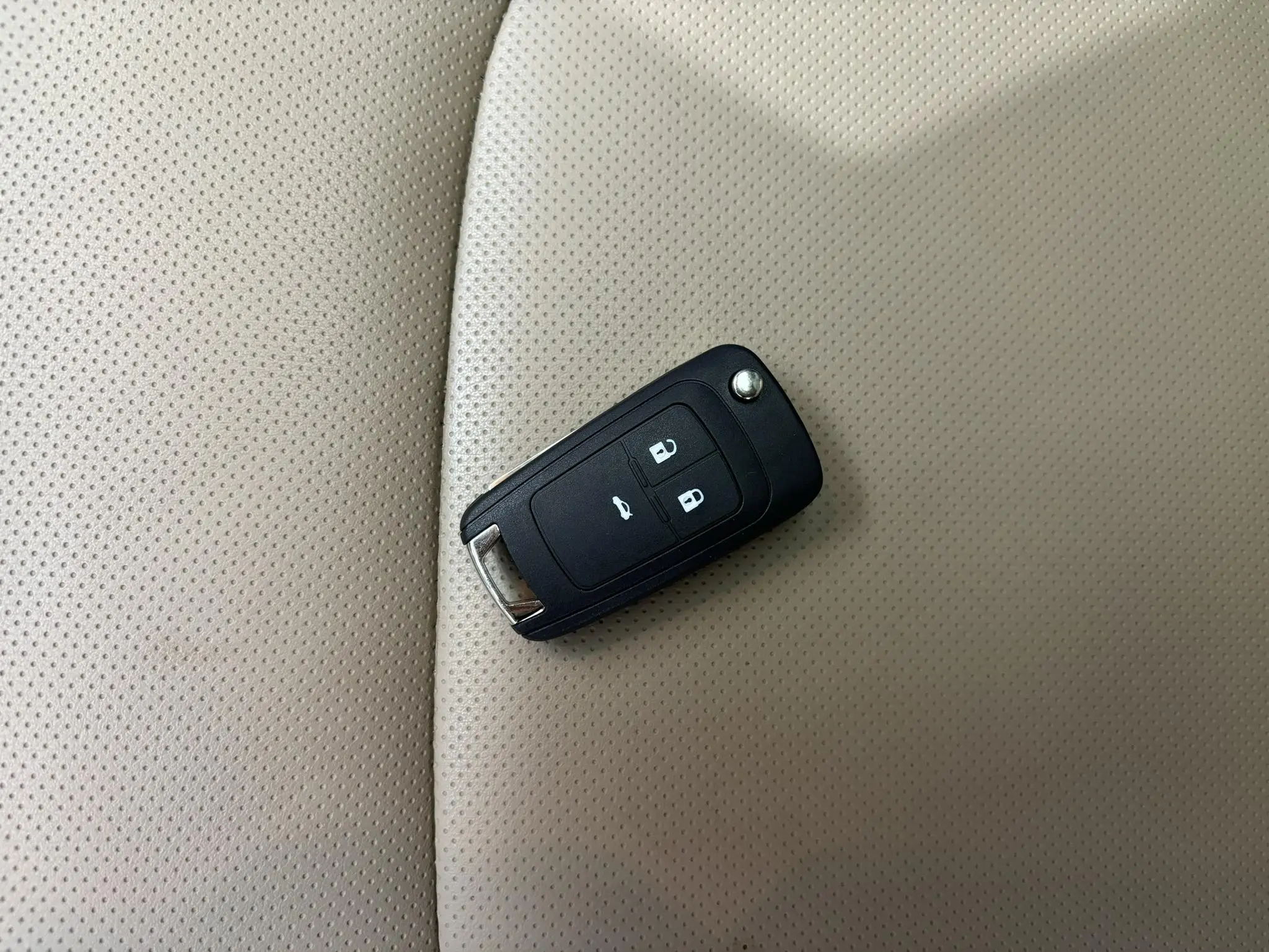 Chevrolet Cruze 320 automatic Enjoy Skylight version