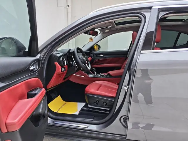 Alfa Romeo Stelvio 2.0T 280HP Deluxe Edition