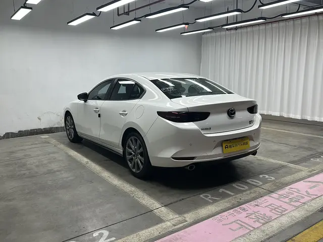 Mazda Mazda 3 Angkesaila 2.0L automatic quality dazzling version