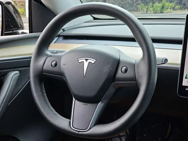 Tesla Model Y Standard battery life, rear-wheel drive version
