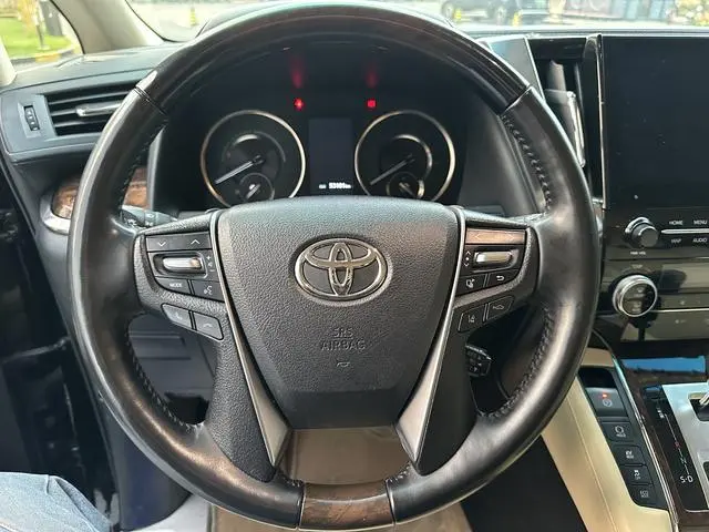 TOYOTA Elfa Dual engine 2.5L Deluxe Edition