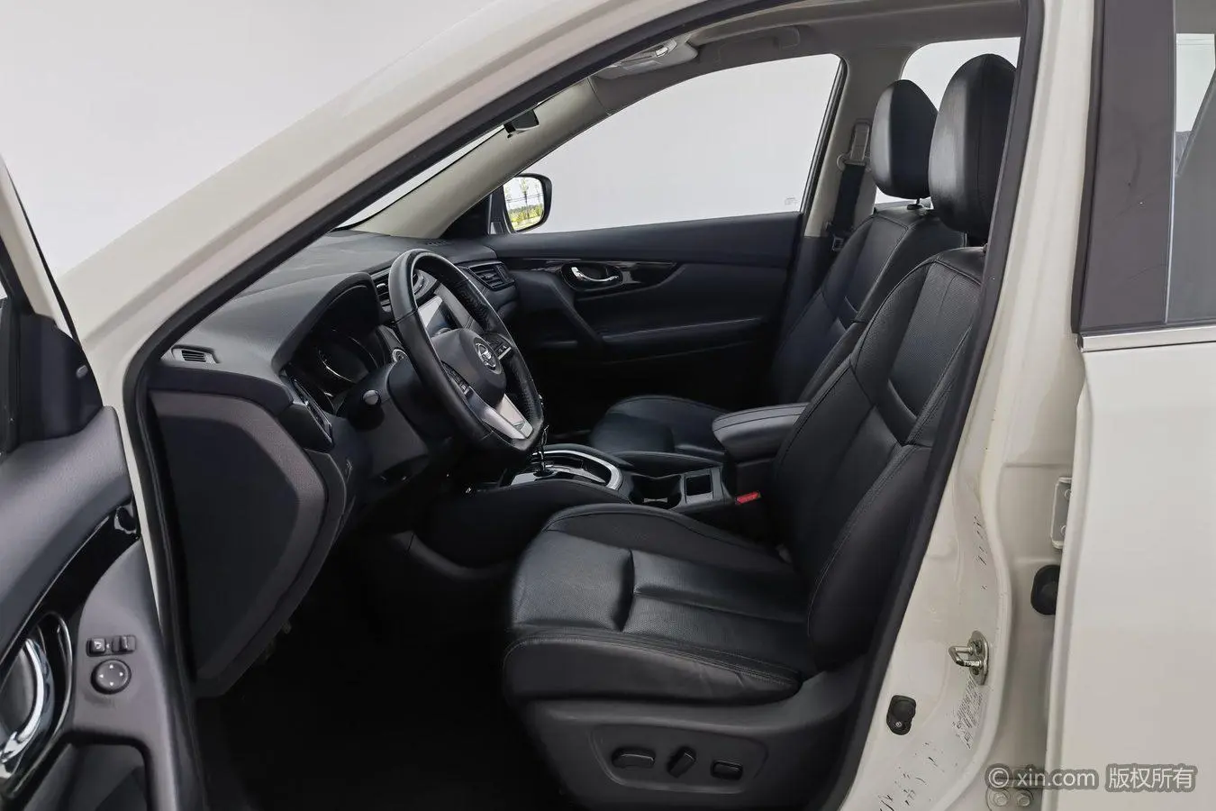 Nissan Qijun 2.0L two-wheel drive Zhilian Comfort Edition