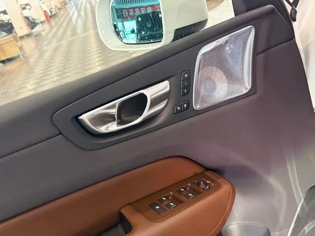 Volvo Volvo XC60 PHEV T8 four-wheel drive long battery life Zhiya Deluxe Edition