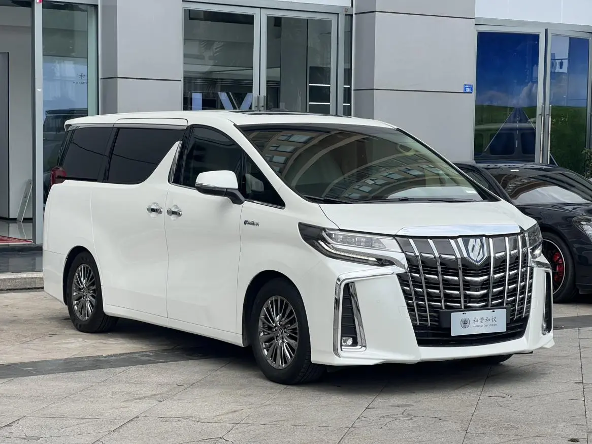 TOYOTA Elfa Dual engine 2.5L Premium Edition