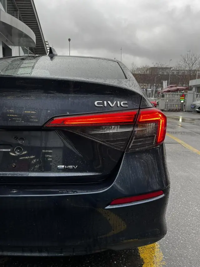 Honda Civic 2.0L e: HEV Pioneer Edition