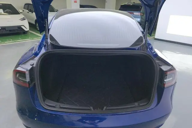 Tesla Model 3 Upgraded version of standard battery life rear drive
