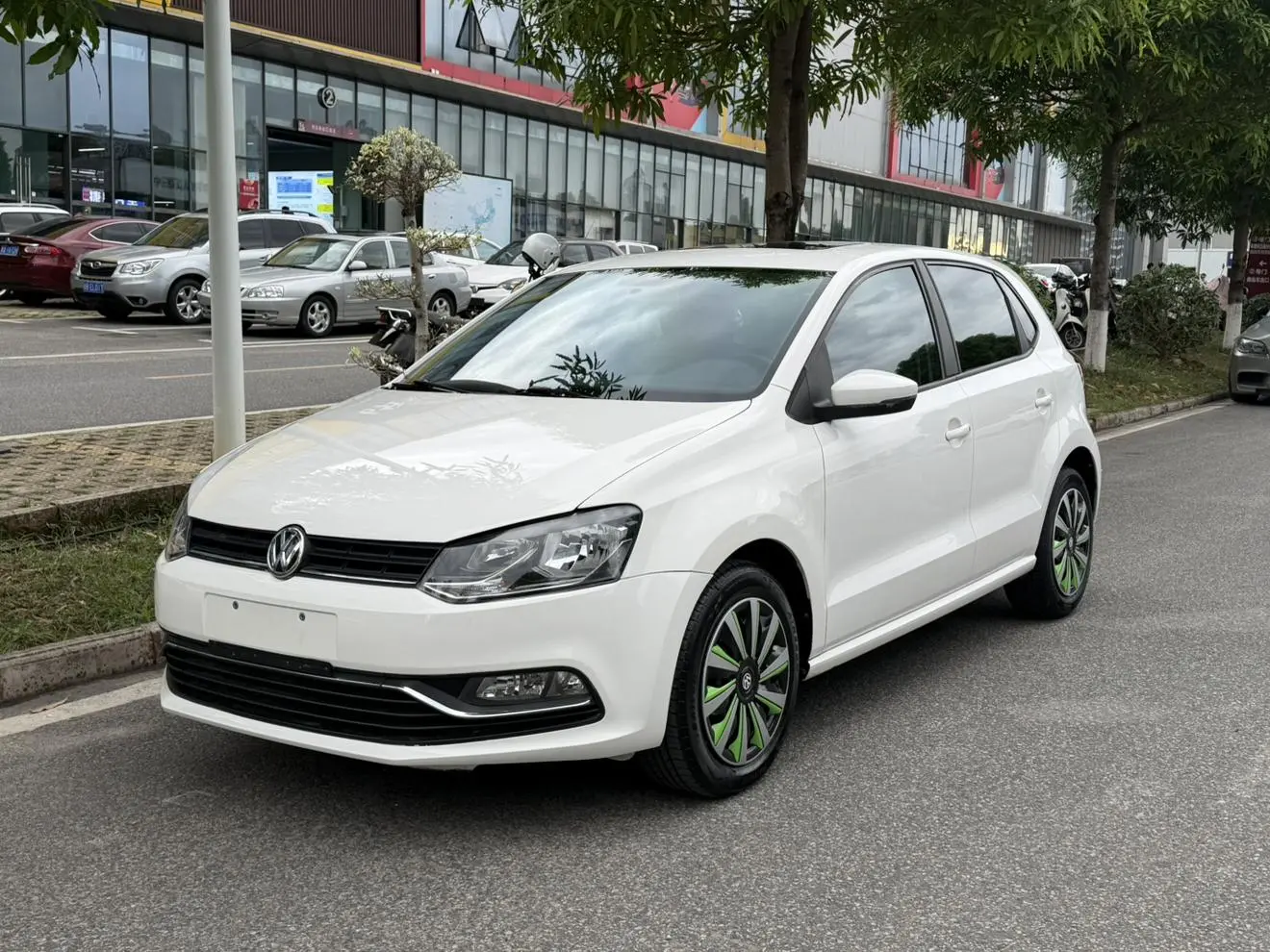 Volkswagen Polo 1.6L automatic comfort type
