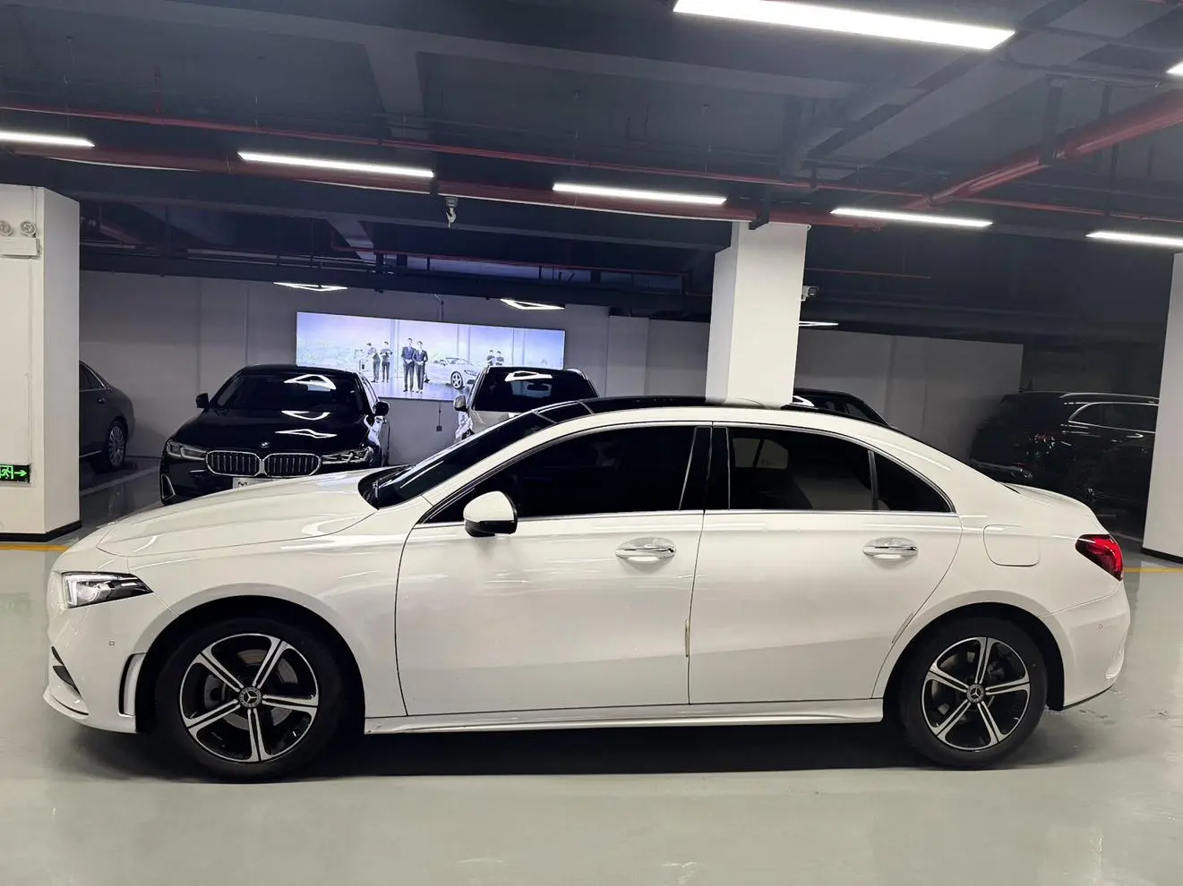 Mercedes-Benz Mercedes-Benz A-class A 200 L sports sedan fashion Version