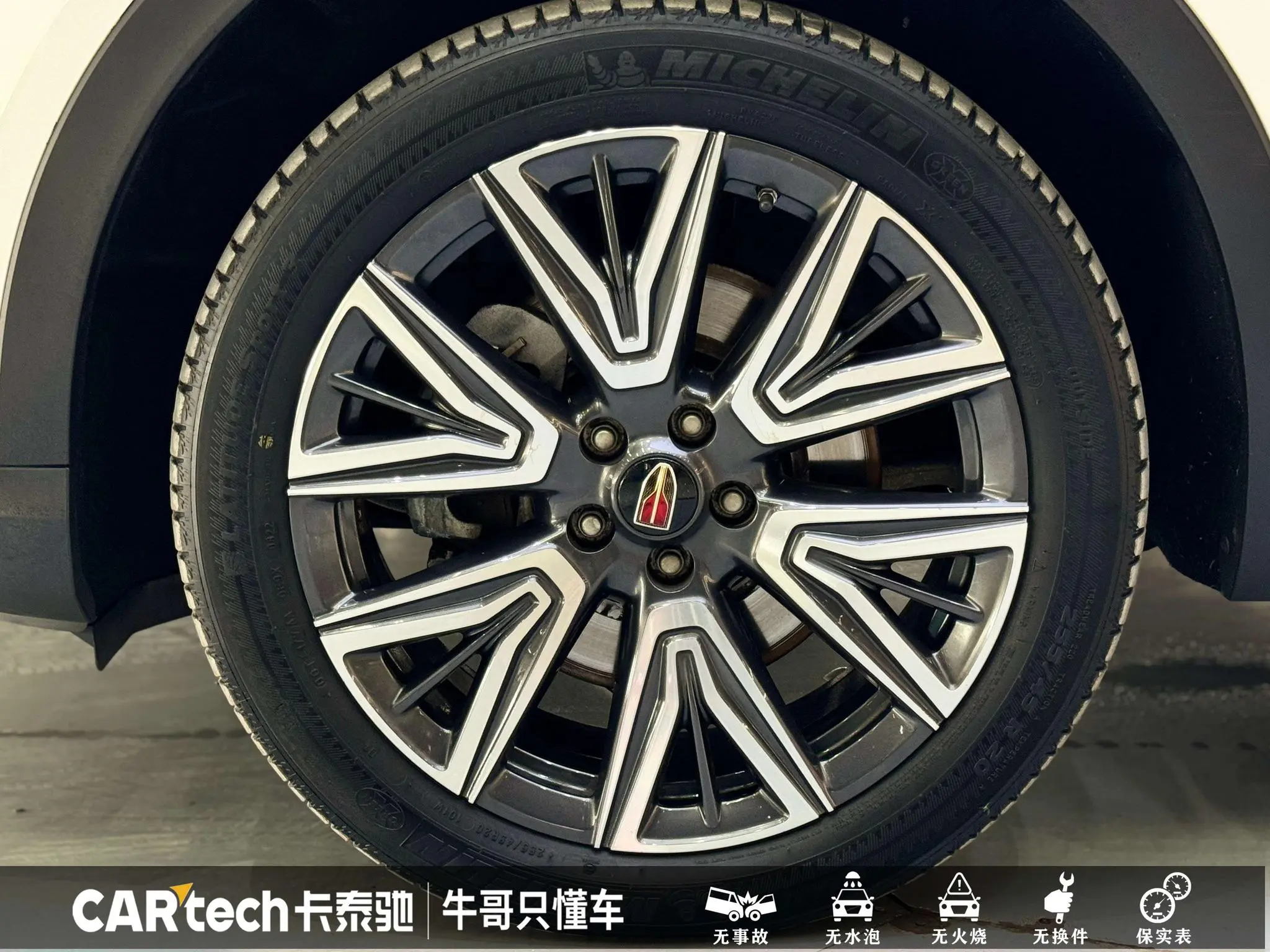 Hongqi Hongqi HS5 Facelift 2.0T Zhilian flag enjoy four-wheel drive version