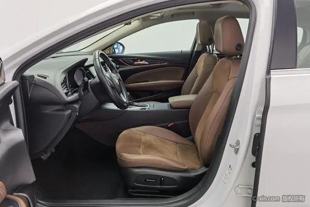 Buick Regal 20T Elite Country VI