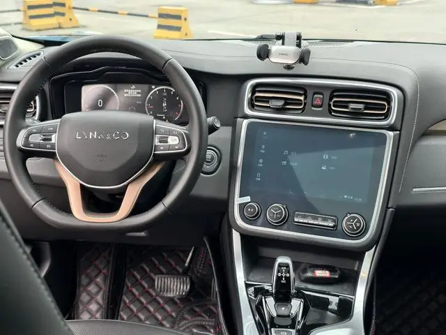 LYNK & CO Lynk 01 2.0T two-wheel drive Pro version