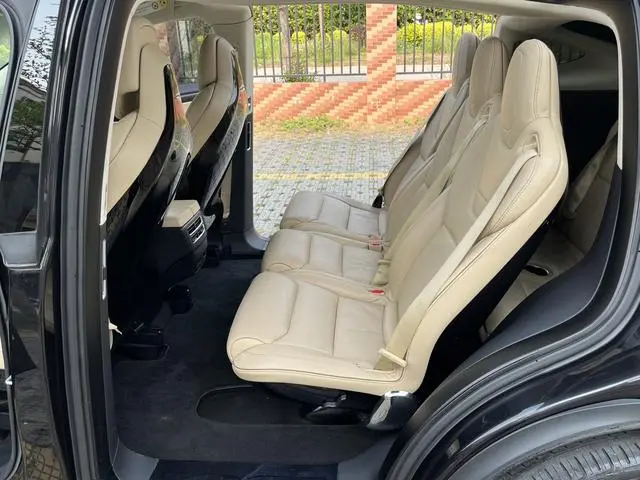 Tesla Model X 90D