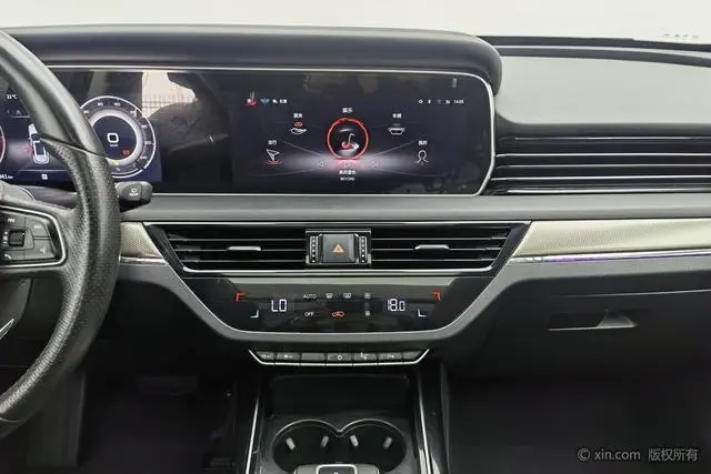 Hongqi Hongqi HS5 Facelift 2.0T Zhilian flag enjoy four-wheel drive version