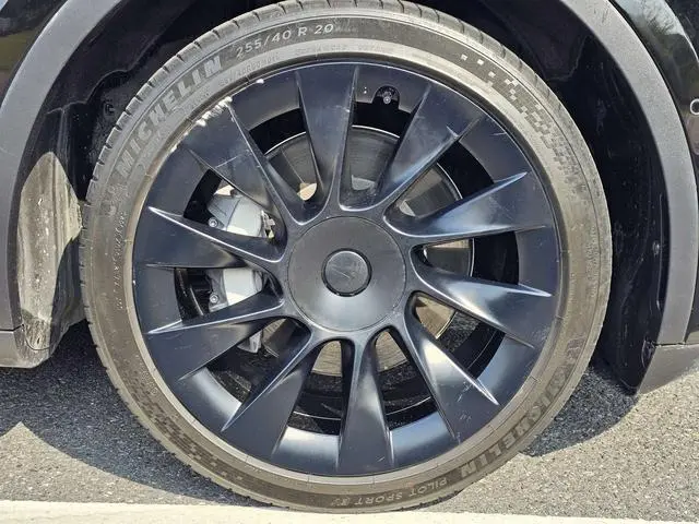 Tesla Model Y Facelifted rear-wheel drive version