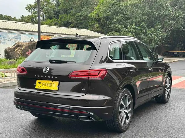 Volkswagen Touareg 3.0 TSI Sharp Front Version Country V