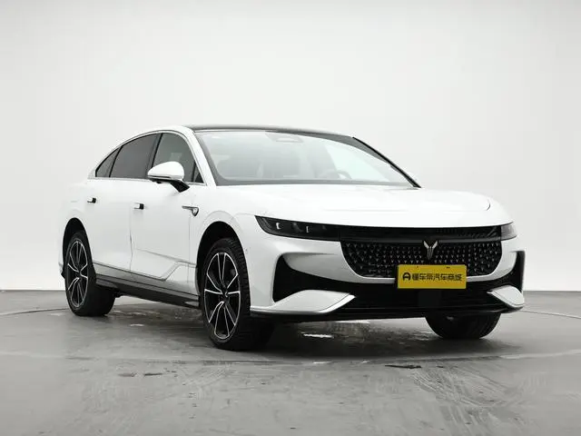 VOYAH Lantu chasing light PHEV Ultra-long battery life, four-wheel drive ultimate edition
