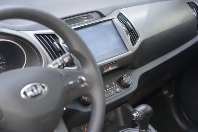 Kia Smart running 2.0L automatic two-wheel drive version GL