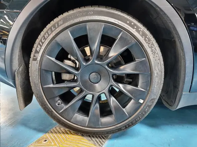 Tesla Model Y Long battery life all-wheel drive version